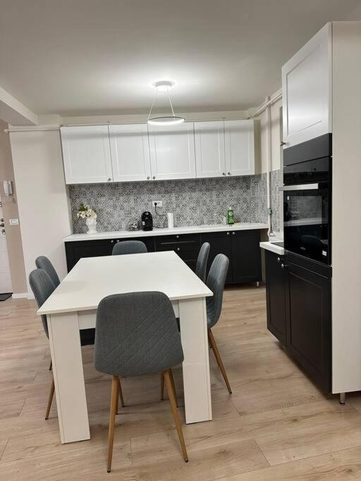 Ultracentral Luxury Apartament Тимишоара Екстериор снимка